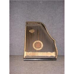 Une cithare en bois noirci, vers 1900.  A black lacquered zither, circa 1900. $100/150...