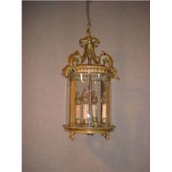 Une lanterne circulaire en bronze doré de style Louis XVI....