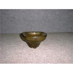 Une coupe en verre de Murano de Venini, signée.  A Murano glass bowl signed: "Venini". $150/200...