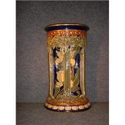 Une porte-parapluies de la fin du 19e Siècle en poterie de Doulton Burslem, le corps semi-circula...