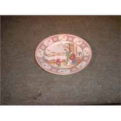 Une assiette en porcelaine de la Compagnie des Indes du début du 19e Siècle décorée de...