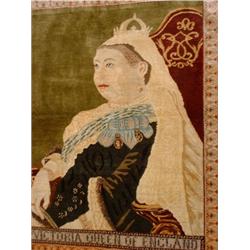 Un tapis turc en soie, vers 1900, orné du portrait de la reine Victoria en commémoration de son j...