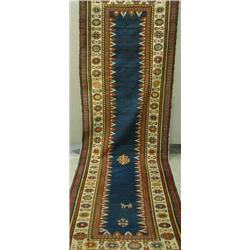 Un tapis de corridor talish, vers 1900....