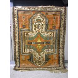 Un tapis Kazak, vers 1920....