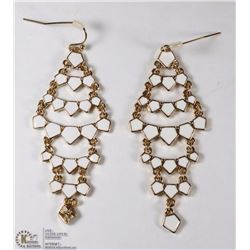 NEW SUMMER GETAWAY CHANDELIER EARRINGS WHITE