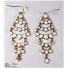 Image 1 : NEW SUMMER GETAWAY CHANDELIER EARRINGS WHITE