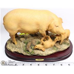 RUBY'S COLLECTION  PIGS STATUE