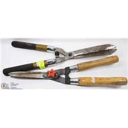 A PAIR OF LARGE GARDEN SCISSORS