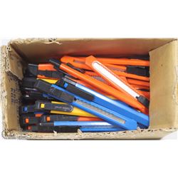 BOX OF SMALL PLASTIC UTILITY KNIVES