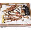 Image 1 : FLAT W/WOOD SAFARI ANIMALS & HAND