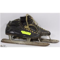 PAIR OF VINTAGE SPEED SKATES