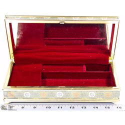 198) VINTAGE MUSICAL JEWELRY BOX. SIZE 2.5X5X10