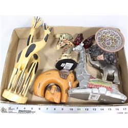 FLAT OF ELEPHANT AND GIRAFFE COLLECTIBLES