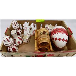 FLAT OF UKRAINIAN DECORATIVE ITEMS