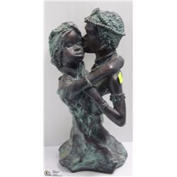 AN AFRICAN STATUETTE