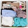 Image 1 : FLAT OF 12 PAIRS OF WOMEN'S LARGE UNDERWEAR