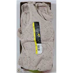 FLAT OF 5 WOMEN'S LARGE SHIRTS