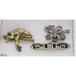 BOX OF VINTAGE BROOCHES