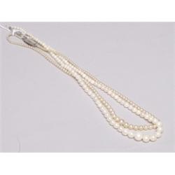 2 Necklaces Graduated Pearls