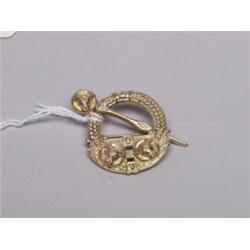 9K Gold Antique Gaelil Cloak Pin