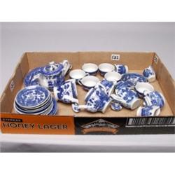 Old Childrens Blue Willow Porcelain Tea Set