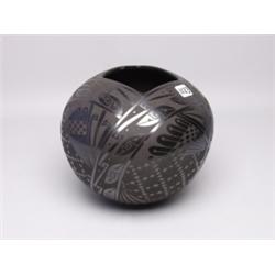 Handmade Fine Line Mata Ortiz Pottery Olla