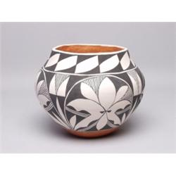 Handmade Acoma Pueblo Pottery Olla
