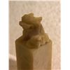 Image 2 : HAND CARVED MARBLE PEDESTAL - ORIENTAL FOODOG ON TOP - 2 3/4" TALL - CREAM MARBLE