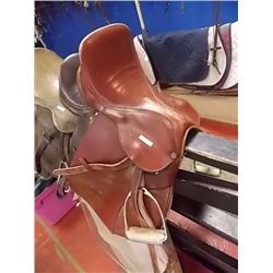 ENGLISH SADDLE WITH STIRRUPS