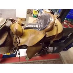 WESTERN SADDLE WITH STIRRUPS