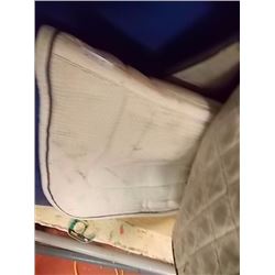 SADDLE PAD - WHITE WITH BLUE TRIM