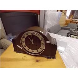 VINTAGE MANTLE CLOCK