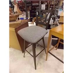 SWIVEL BAR STOOL