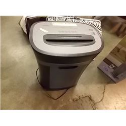 PAPER SHREADER - ROYAL 14 PAGE SHREADER