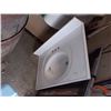 Image 1 : VANITY SINK AND COUNTER TOP- 31" X 19"
