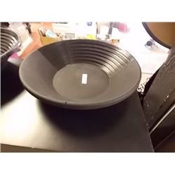 NEW GOLD PAN - ESTWING - BLACK PLASTIC - MED