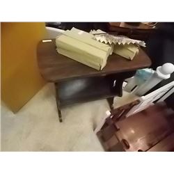 WALNUT MAGAZINE TABLE