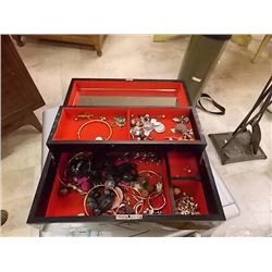 LARGE WOODEN JEWELRY BOX (MUSICAL ) & CONTENTS