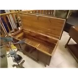 VINTAGE CEDAR CHEST - LANE - WITH DRAWER