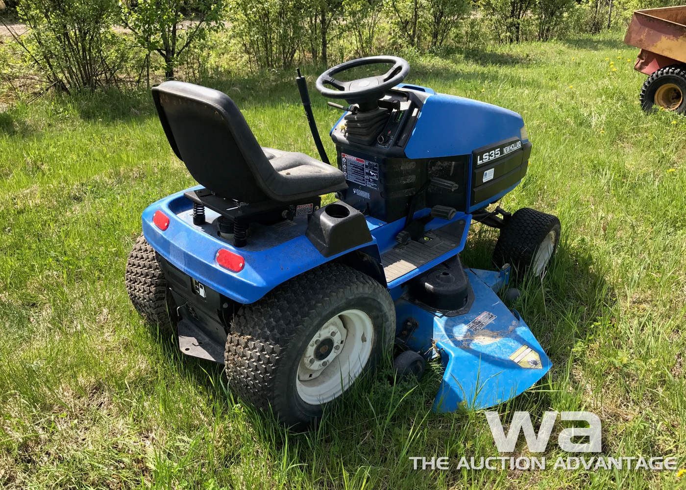 NEW HOLLAND LS35 LAWN TRACTOR
