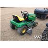 Image 3 : JD LT133 RIDING LAWN MOWER