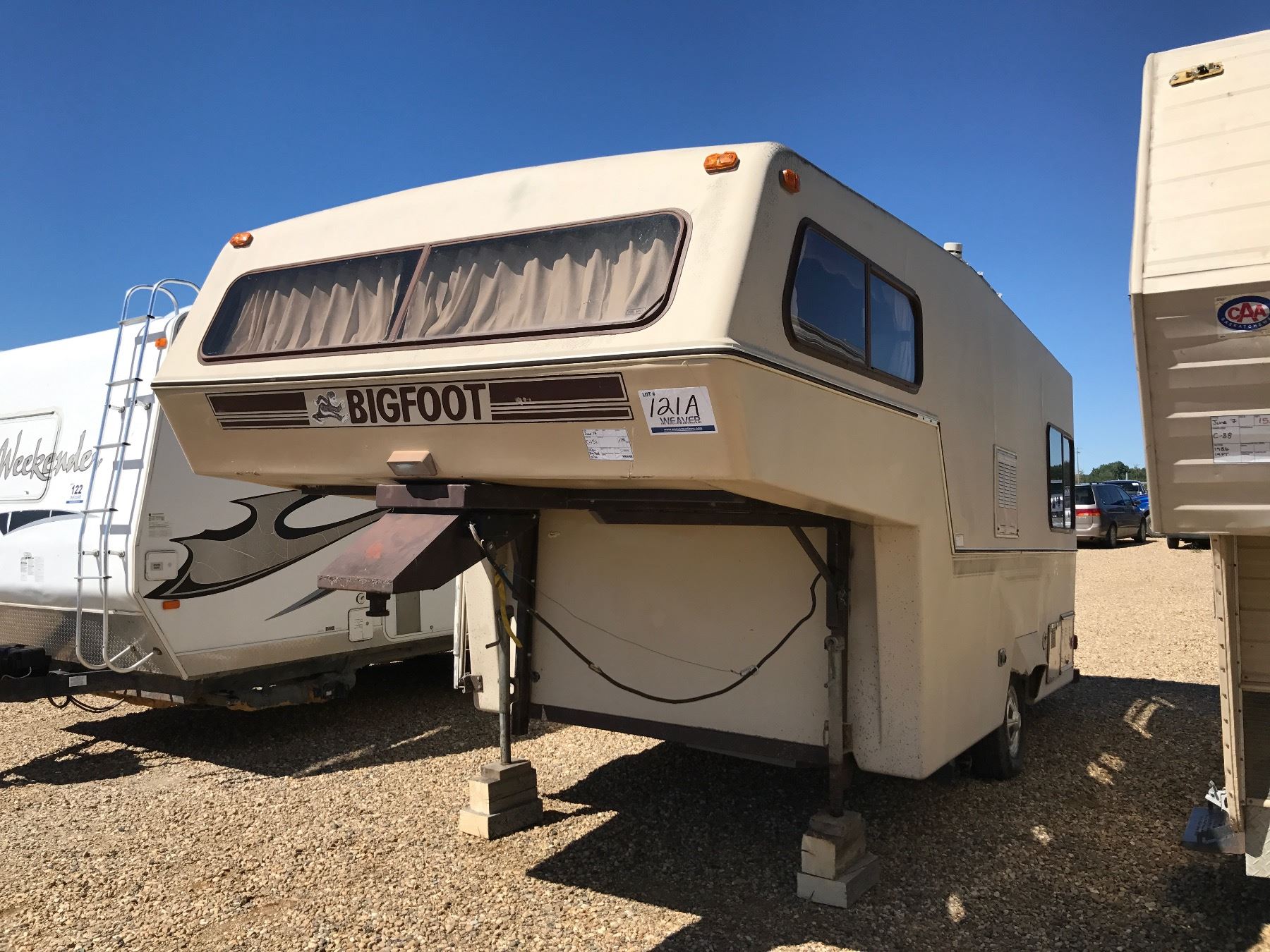 1984 BIGFOOT 5TH WHEEL TRAVEL TRAILER