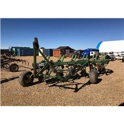 JOHN DEERE 3200 6X18 PLOW