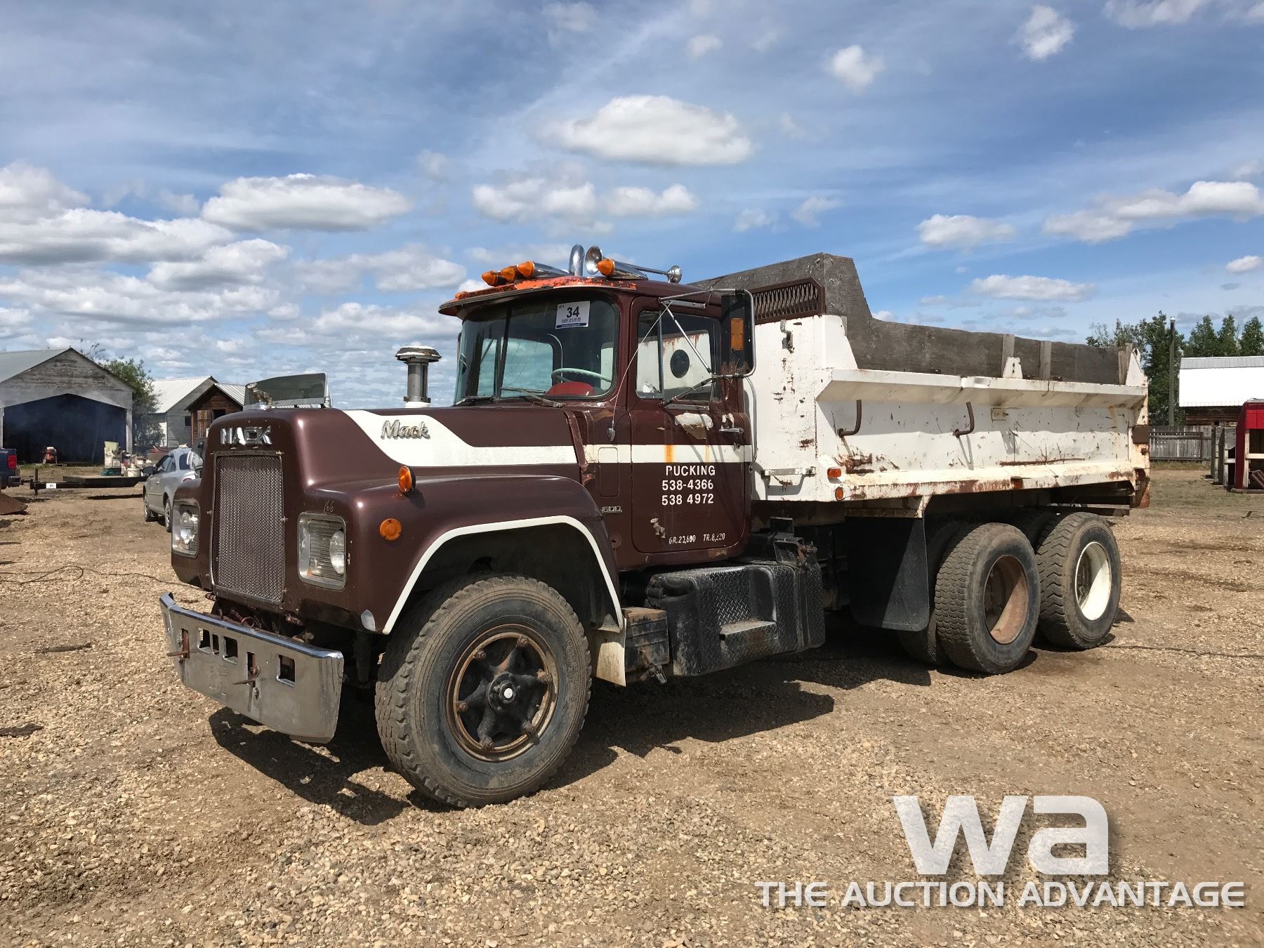 MACK R600 T/A GRAVEL TRUCK - Weaver Bros. Auctions Ltd.
