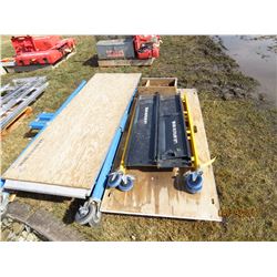 SET OF YELLOW AND BLUE PALLET RACKING