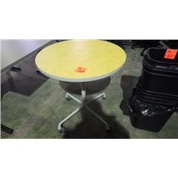 Round table on wheels