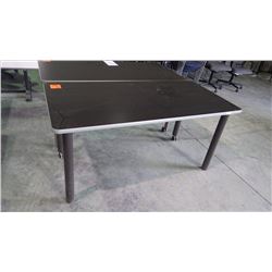Table on wheels