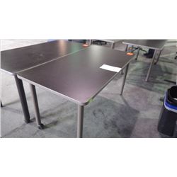 Table on wheels