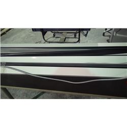 3 daylight motorized projection screens
