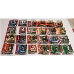 LOT OF 24 FOOTBALL ACTION FIGURINES IN ORIGINAL